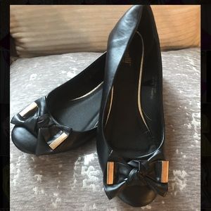 Cute black bow flats!